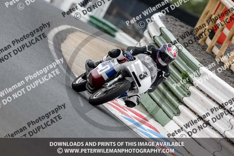 Vintage motorcycle club;eventdigitalimages;mallory park;mallory park trackday photographs;no limits trackdays;peter wileman photography;trackday digital images;trackday photos;vmcc festival 1000 bikes photographs